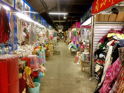 青島人的一天，從早市開始 城市記憶里的皮革煙火